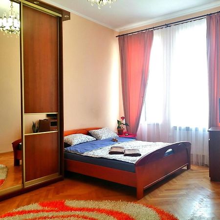 Flat On Sheptytskykh Lejlighed Lviv Eksteriør billede
