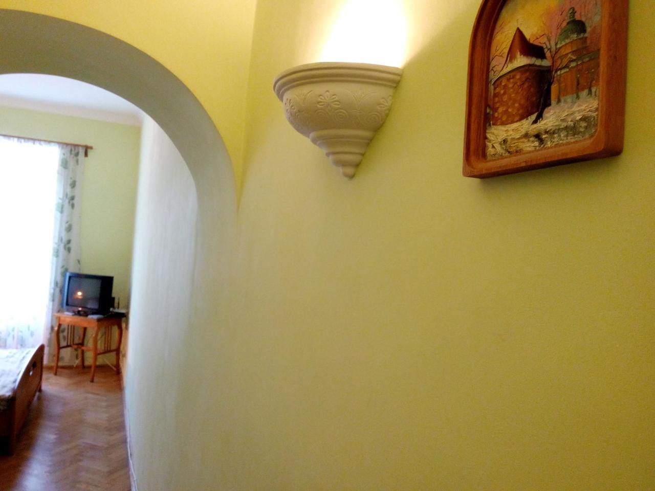Flat On Sheptytskykh Lejlighed Lviv Eksteriør billede