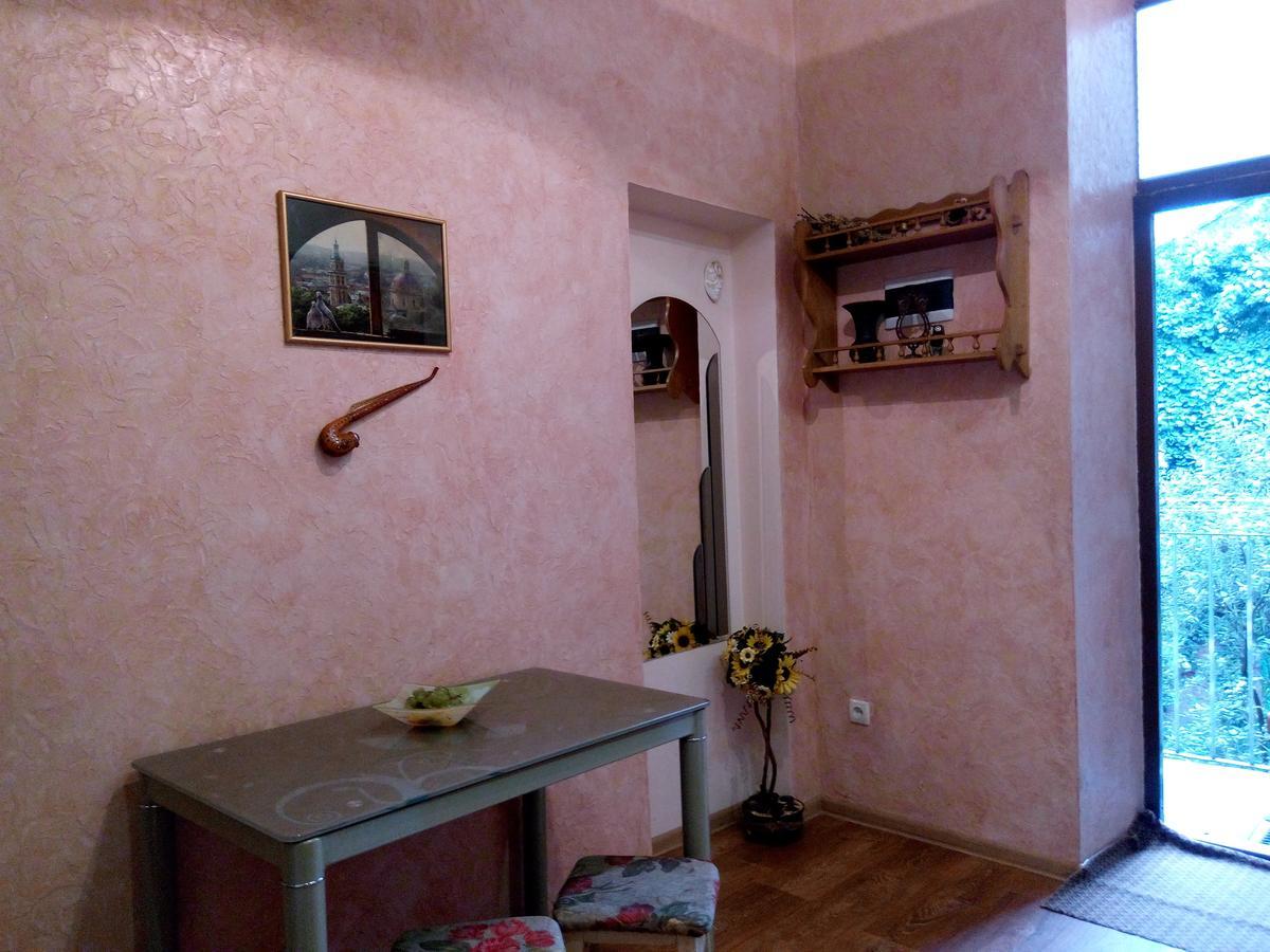 Flat On Sheptytskykh Lejlighed Lviv Eksteriør billede