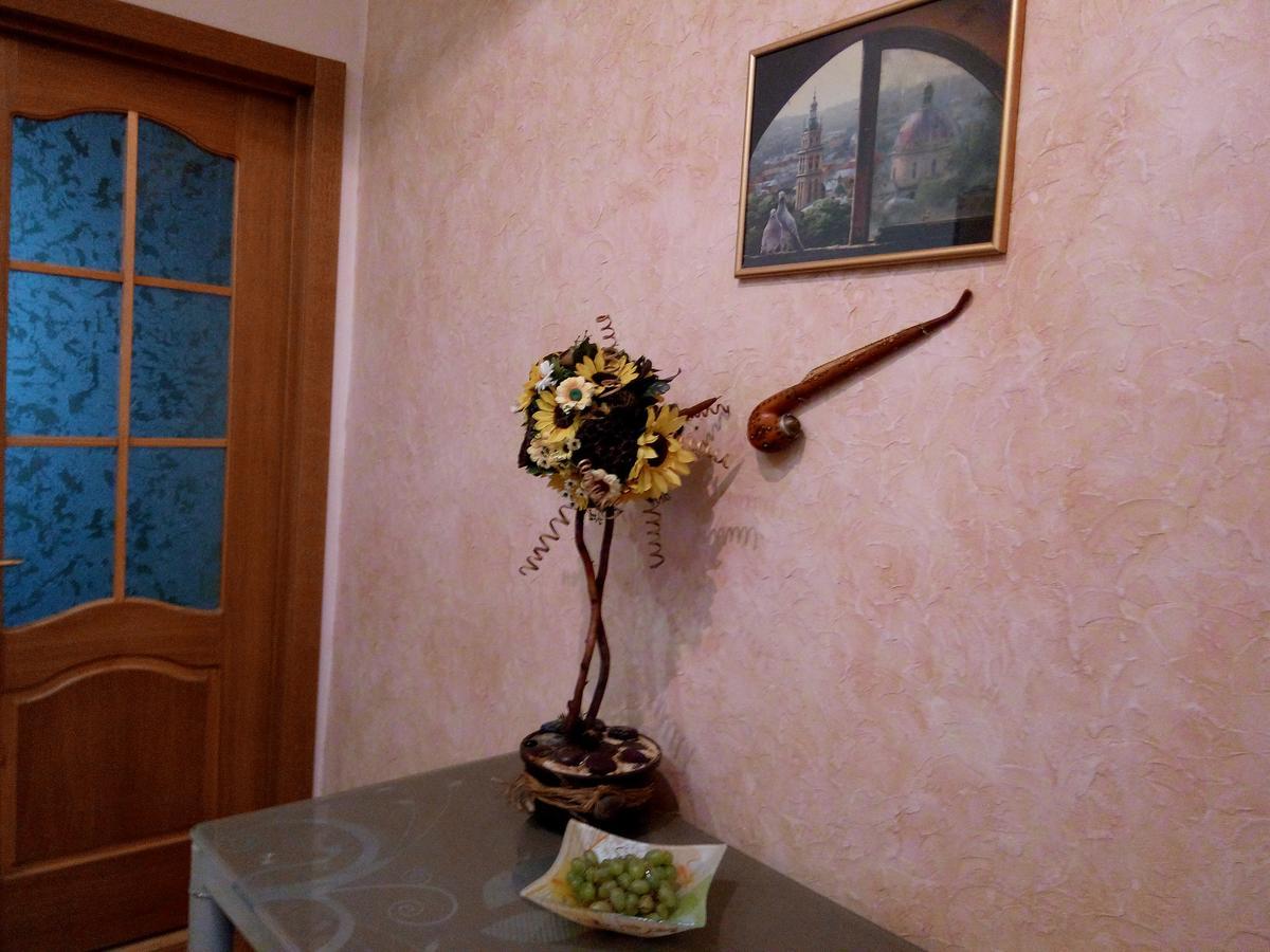 Flat On Sheptytskykh Lejlighed Lviv Eksteriør billede